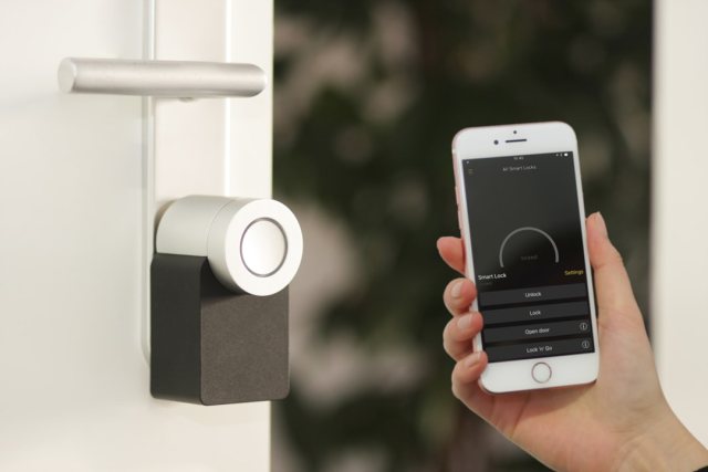 Smart-Home-Steuerung mit Lampen und Sensoren – Symbolbild für Zigbee-Server mit Phoscon und deCONZ