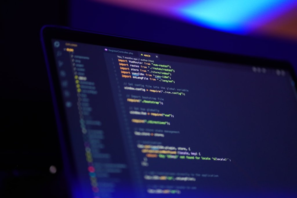 Linux-Terminal mit geöffneter Crontab-Konfiguration