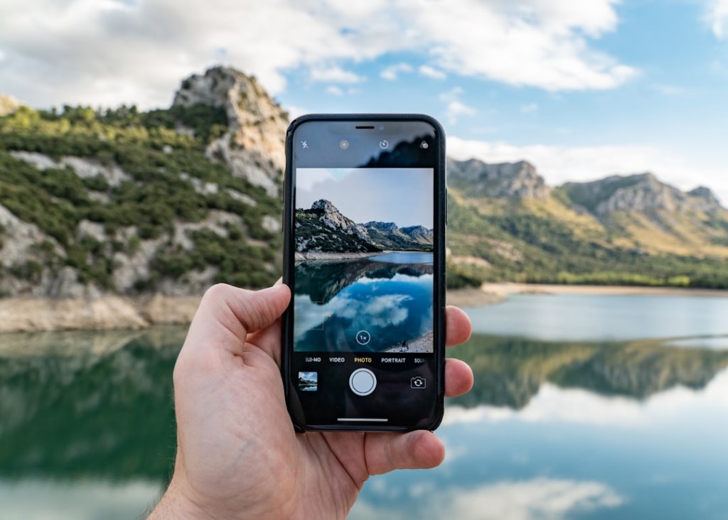Selbstgehostete Foto-Cloud Immich mit Zeitleiste und KI-Suche auf einem Docker-Server