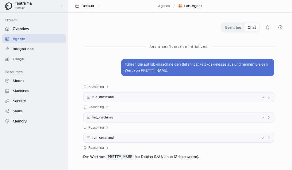 Omnara-Agentenansicht im Chat: Auftrag, Werkzeugaufrufe run_command und list_machines und die Antwort mit PRETTY_NAME Debian GNU/Linux 12