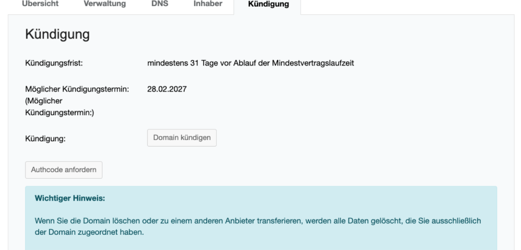 Tab Kündigung einer Domain im netcup CCP mit Kündigungsfrist und Schaltfläche Authcode anfordern